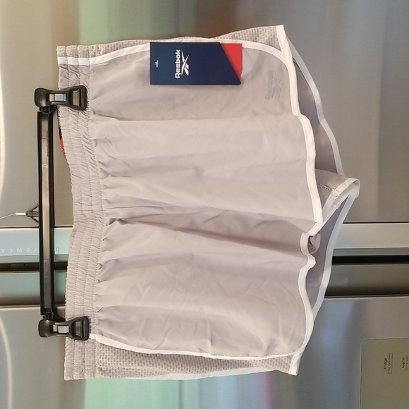 💕REEBOK💕 Game Time Shorts Built-In Brief Large L NWT - Picture 1 of 9